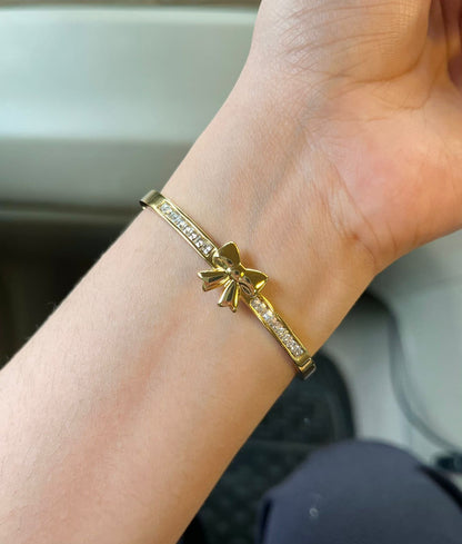 What a bow-it? Thin Wrist/ Baby Size bracelet