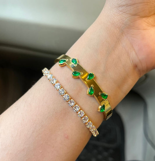 Hopper Green Thin Wrist/ Baby Size bracelet Stack