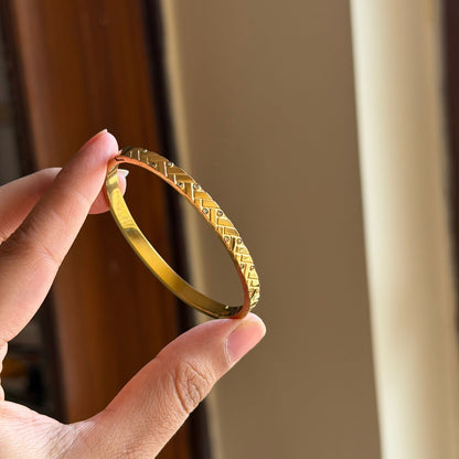 Isea Thin Wrist/ Baby Size bracelet
