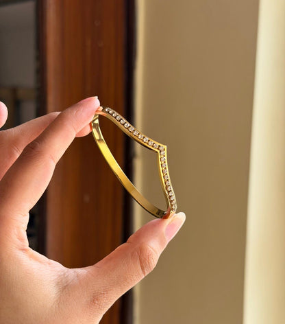 Vogue V Bracelet