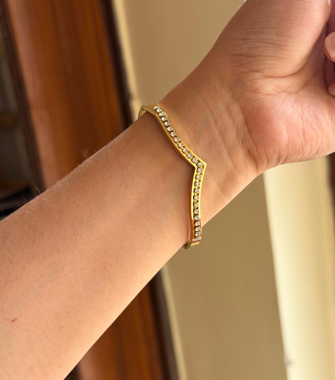 Vogue V Bracelet