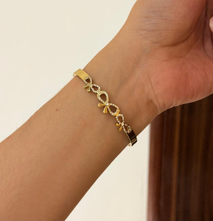 Tri-Bow Thin Wrist/ Baby Size bracelet