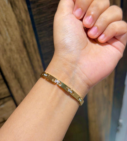 Atami Thin Wrist/ Baby Size bracelet