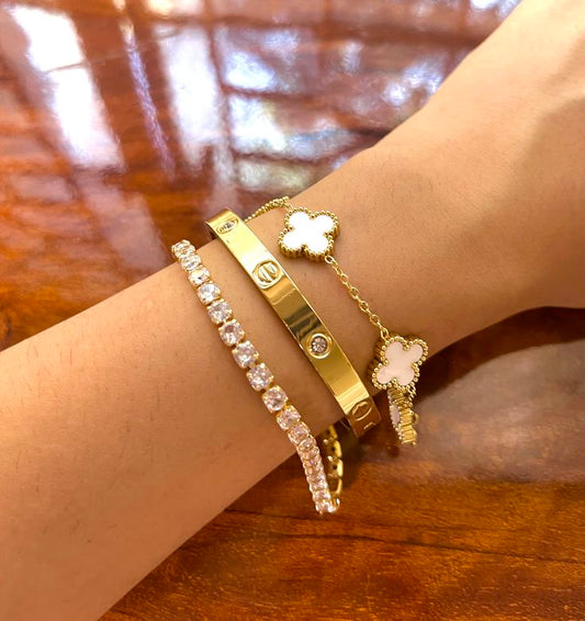 Amara Stack- White For Thin Wrist / Baby Size