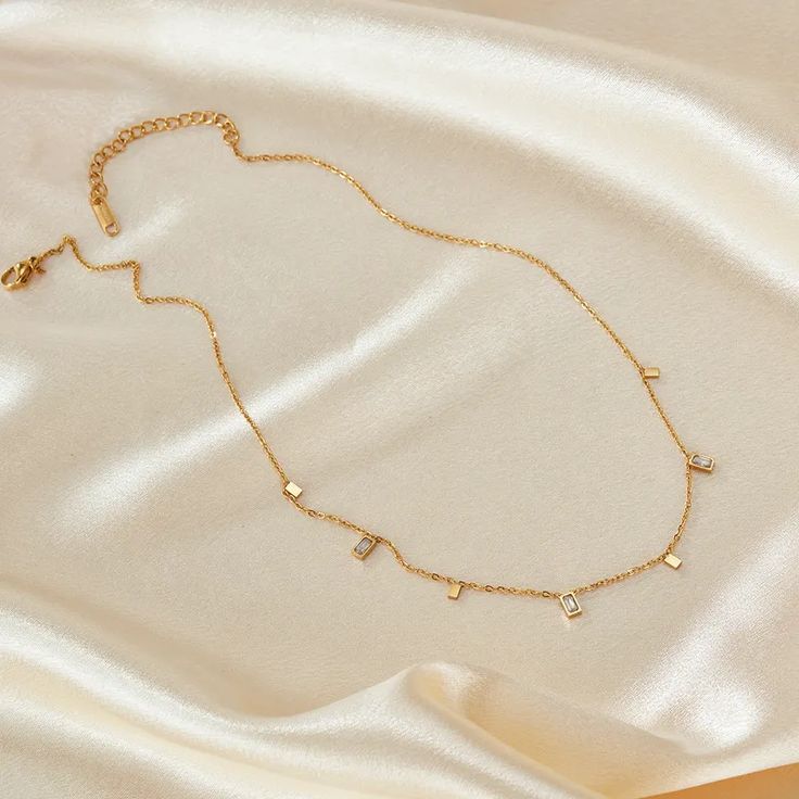 Noor Minimal Necklace