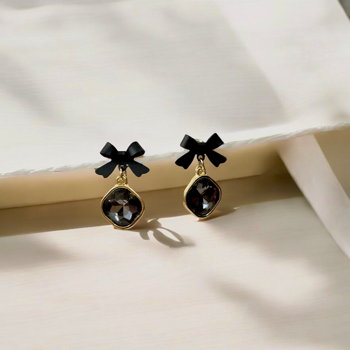 Elegant Black Bowknot Crystal Drop